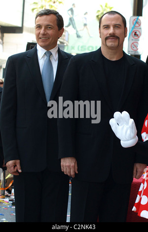 Bob Iger e John Travolta Michael D. Eisner onorato con la 2361st stella sulla Hollywood Walk of Fame di Los Angeles, Foto Stock