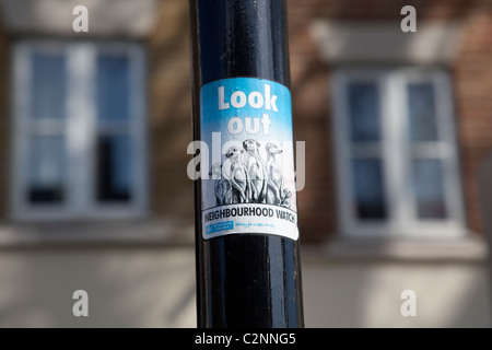 Look out Neighborhood Watch segno sul post Foto Stock