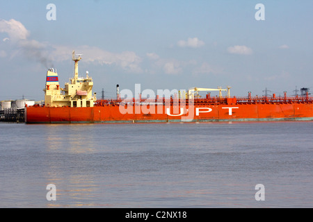 Le navi ormeggiate fiume Tamigi Dartford Kent England Regno Unito Foto Stock