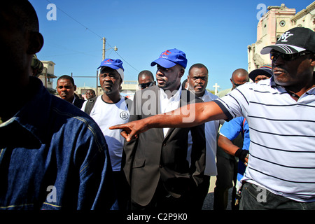 Wyclef Jean dei rifugiati durante una parola a Port-au-Prince, Haiti Foto Stock