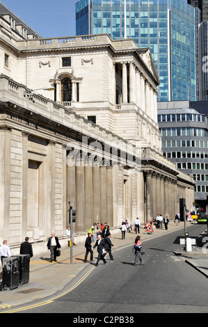 City of London financial district Bank of England edificio in Threadneedle Street City di Londra Inghilterra REGNO UNITO Foto Stock