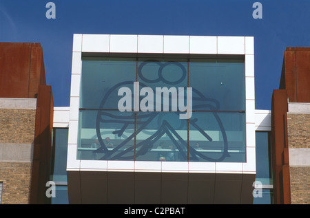 Baltic Centre for Contemporary Arts, Gateshead, Newcastle upon Tyne. Dettaglio finestra sull'ingresso principale. Foto Stock