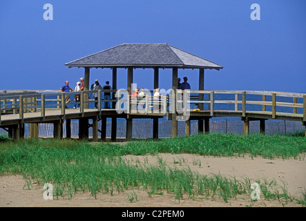 Persone sul lungomare a Irving Eco-Center città di Bouctouche New Brunswick Provincia del Canada America del Nord Foto Stock