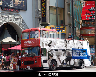 Starline double decker vista vedere tour bus esterno Grauman's Chinese Theatre Hollywood Boulevard Los Angeles Foto Stock