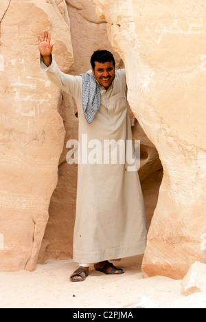 Guida beduina saluto - canyon Arada - Penisola del Sinai, Egitto Foto Stock