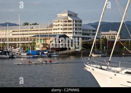 Vista su Marlin Marina di Shangri-La Hotel. Cairns, Queensland, Australia Foto Stock