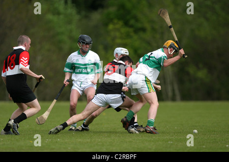 Azione da sant Agnese v Strabane Divisione tre club hockey irlandese GAA campionato Woodlands Belfast Irlanda del Nord Foto Stock