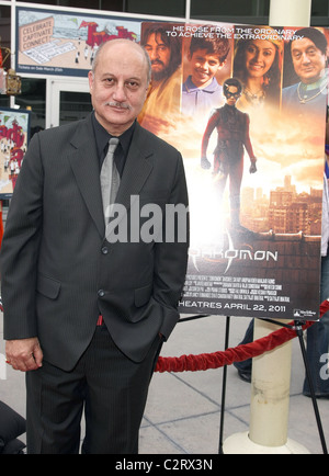 ANUPAM KHER ZOKKOMON. PREMIERE MONDIALE. 9TH Annuale INDIAN FILM FESTIVAL DI LOS ANGELES la chiusura di notte di Gala. LOS ANGELES CALIFORNIA Foto Stock