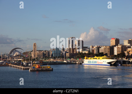 Il porto di Santa Cruz de Tenerife, Isole Canarie, Spagna. Foto prese al tredicesimo marzo 2011 Foto Stock