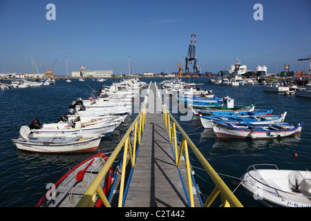 Barche da pesca in Puerto del Rosario, Isola Canarie Fuerteventura, Spagna. Foto prese al 24 marzo 2011 Foto Stock