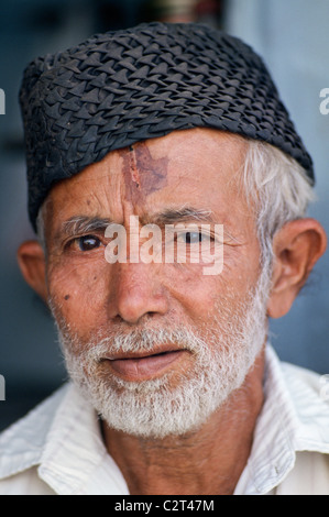 Mandvi, Gujarat, India, il ritratto di un mercante musulmano Foto Stock