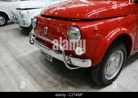 Vintage rosso 500 Fiat auto al motor show Foto Stock