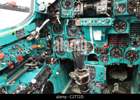 Controllo pozzetto quadro della strumentazione di un catturato Mig sovietici 23 Flogger Quadro della strumentazione di tutto il cockpit. Utilizzato dai militari USA. Foto Stock