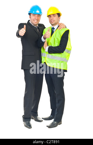 Due architetti gli uomini con il blu e il giallo caschi dando pollice in alto isolato su sfondo bianco Foto Stock