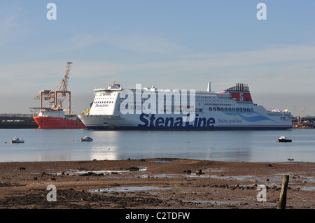 Stena Line traghetto in uscita dal porto di Harwich Foto Stock