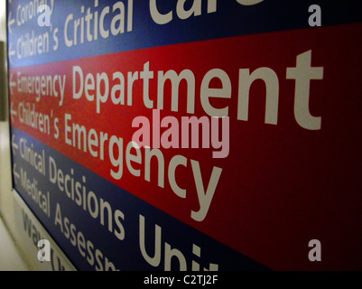 Ospedale inglese dipartimento di emergenza segno Foto Stock