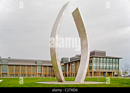 Una statua intitolata 'Inizio' da Aris Dementrios decora la Carol-Tomlinson-Keasey Quad presso la University of Californnia, Merced. Foto Stock