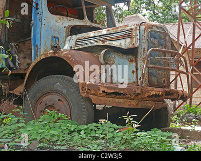 La formazione di ruggine, antichi carrello a Junkyard, India Foto Stock