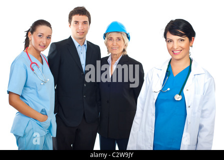 Sorridente medico donna in piedi nella parte anteriore del gruppo di persone con diverse carriere isolati su sfondo bianco Foto Stock