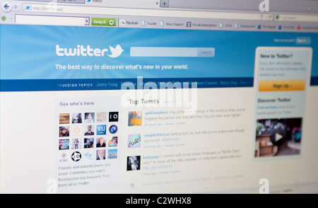 Rijeka, Croazia - 11 Aprile 2011: Close up di Twitter principale della pagina sul browser web. Twitter è molto popolare social networking Foto Stock