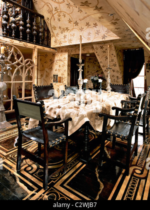 Drammatico sala da pranzo gotica Foto Stock