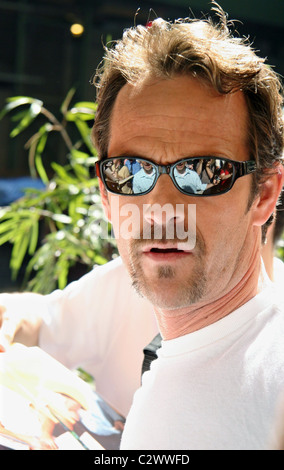 Luke Perry al di fuori di ABC Studios dopo che compaiono su 'Live con Regis e Kelly " New York City, Stati Uniti d'America - 03.07.08 Ray Filmano / Foto Stock