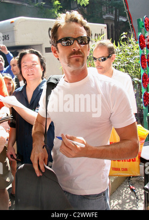 Luke Perry al di fuori di ABC Studios dopo che compaiono su 'Live con Regis e Kelly " New York City, Stati Uniti d'America - 03.07.08 Ray Filmano / Foto Stock