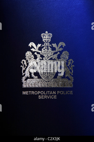 Argento London Metropolitan Police Service simbolo stampato su sfondo blu. Foto Stock