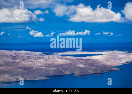 Bellissime isole del Mediterraneo Pag come si vede dall'aria Foto Stock