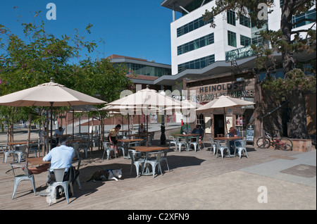 La California di Oakland, Jack London Square, Heinhold della prima e ultima chance 3 volumi Foto Stock