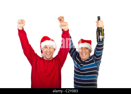 Due amici uomini con cappelli di Babbo Natale il tifo e tenendo una bottiglia di champagne per festeggiare il Natale isolato su sfondo bianco Foto Stock