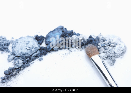 Pennelli per il trucco touch eyeshadows rotto Foto Stock