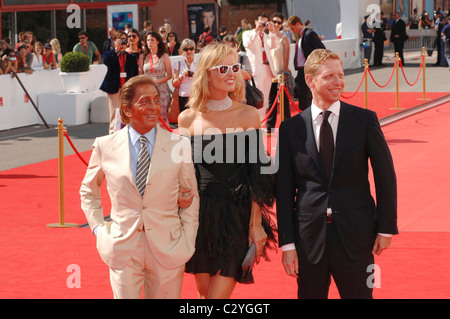 Valentino Garavani, Eva Herzigova e Matt Tyrnauer sessantacinquesimo Festival del Cinema di Venezia - Giorno 2 - 'Valentino: l'ultimo imperatore" - Foto Stock