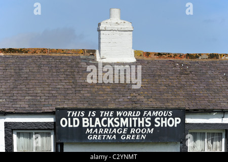 La famosa in tutto il mondo antico fabbro del negozio, Gretna Green Dumfries And Galloway, Scotland, Regno Unito, Europa. Foto Stock