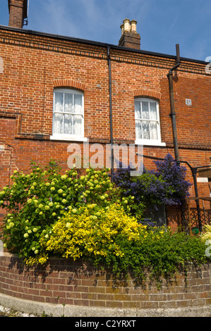 Vista di una casa in mattoni rossi a Romsey, Hampshire, Regno Unito Foto Stock