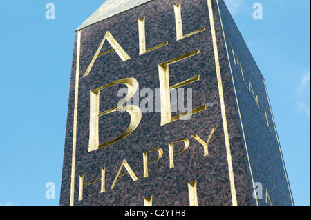 La pace Obelisco a Waterperry giardini, Wheatley, Oxfordshire. Regno Unito Foto Stock