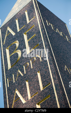 La pace Obelisco a Waterperry giardini, Wheatley, Oxfordshire. Regno Unito Foto Stock