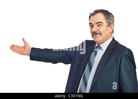 Bella coppia uomo d affari che vi accoglie con la sua mano isolati su sfondo bianco Foto Stock