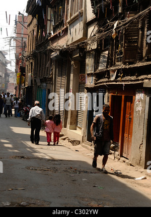 La vita nei vicoli di Kathmandu, Kathmandu, Nepal Foto Stock