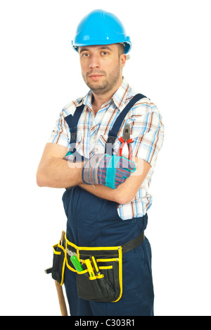 Lavoratore serio uomo con delle pinze e indossare tuta e casco isolati su sfondo bianco Foto Stock
