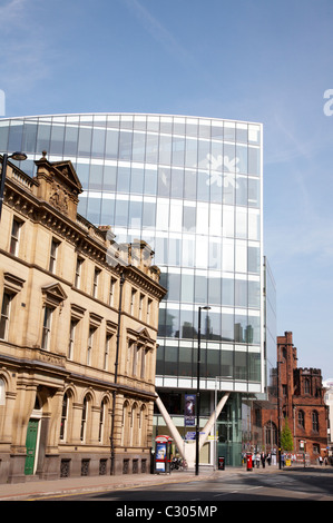 Vecchia con la nuova architettura di Casa Corte, Royal Bank of Scotland e John Rylands Library di Deansgate Manchester REGNO UNITO Foto Stock