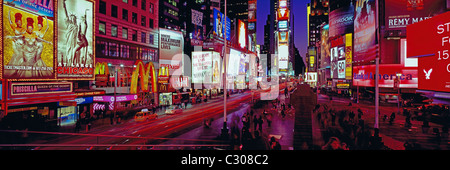 Foto panoramica di Times Square Manhattan, New York City guardando verso sud al tramonto Foto Stock