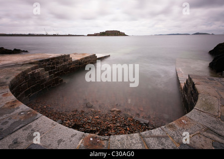 Horseshoe pool guardando verso Castle Cornet, Havelet Bay, St Peter Port, Guernsey, Regno Unito Foto Stock