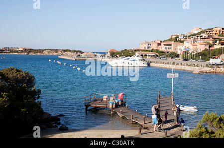 Affacciato sul Porto Cervo da sopra la sua spiaggia. Foto Stock