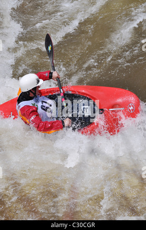 Kayacker in Colorado Rapids Foto Stock