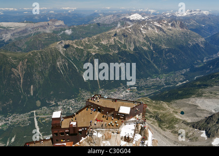 Vista aerea di Chamonix dall'Aiguille du Midi, Francia Foto Stock