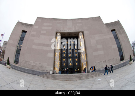 Il ramo principale della Brooklyn Public Library sulla Grand Army Plaza di Brooklyn a New York Foto Stock