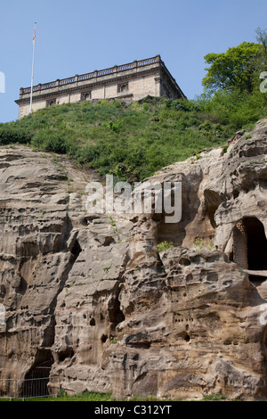 Nottingham Castle con le grotte sotto. Foro Mortimers tini di filtrazione Yard museum, England Regno Unito Foto Stock