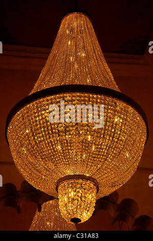 Lampadario a Palazzo Reale, Udaipur, India Foto Stock