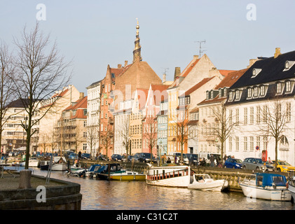 Waterside waterfront lifestyle lungo Christianshavn canal Copenhagen DANIMARCA Scandinavia Foto Stock